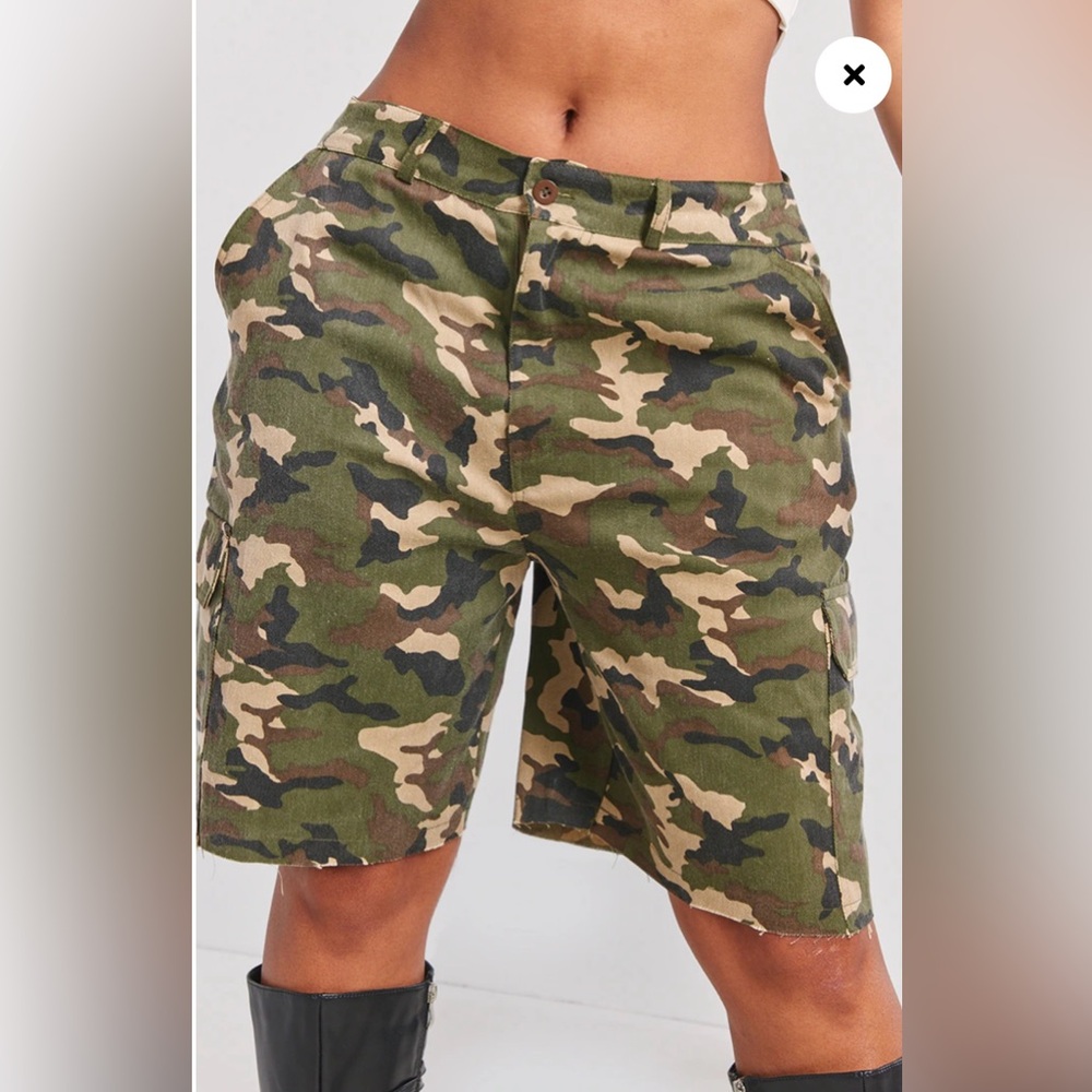 Brand New Pretty Little Things Shape Green Camo Longline Shorts - Picture 2 of 3
